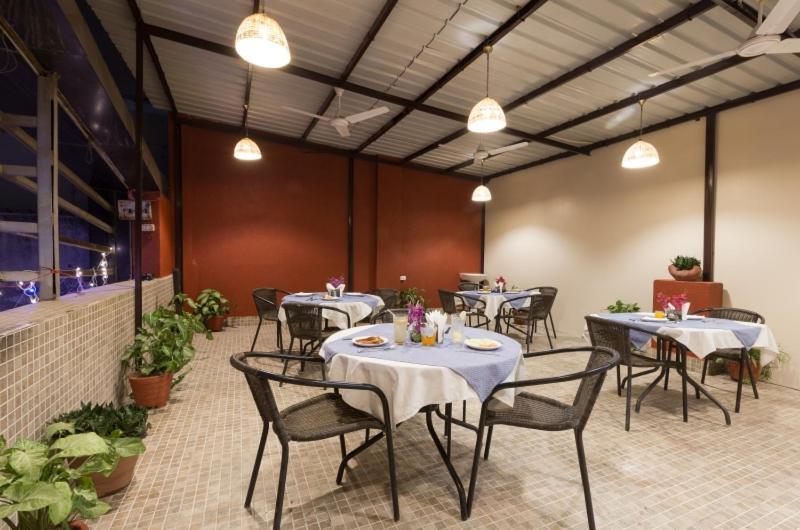 Hotel Kingston Park - Karol Bagh Delhi Exterior photo