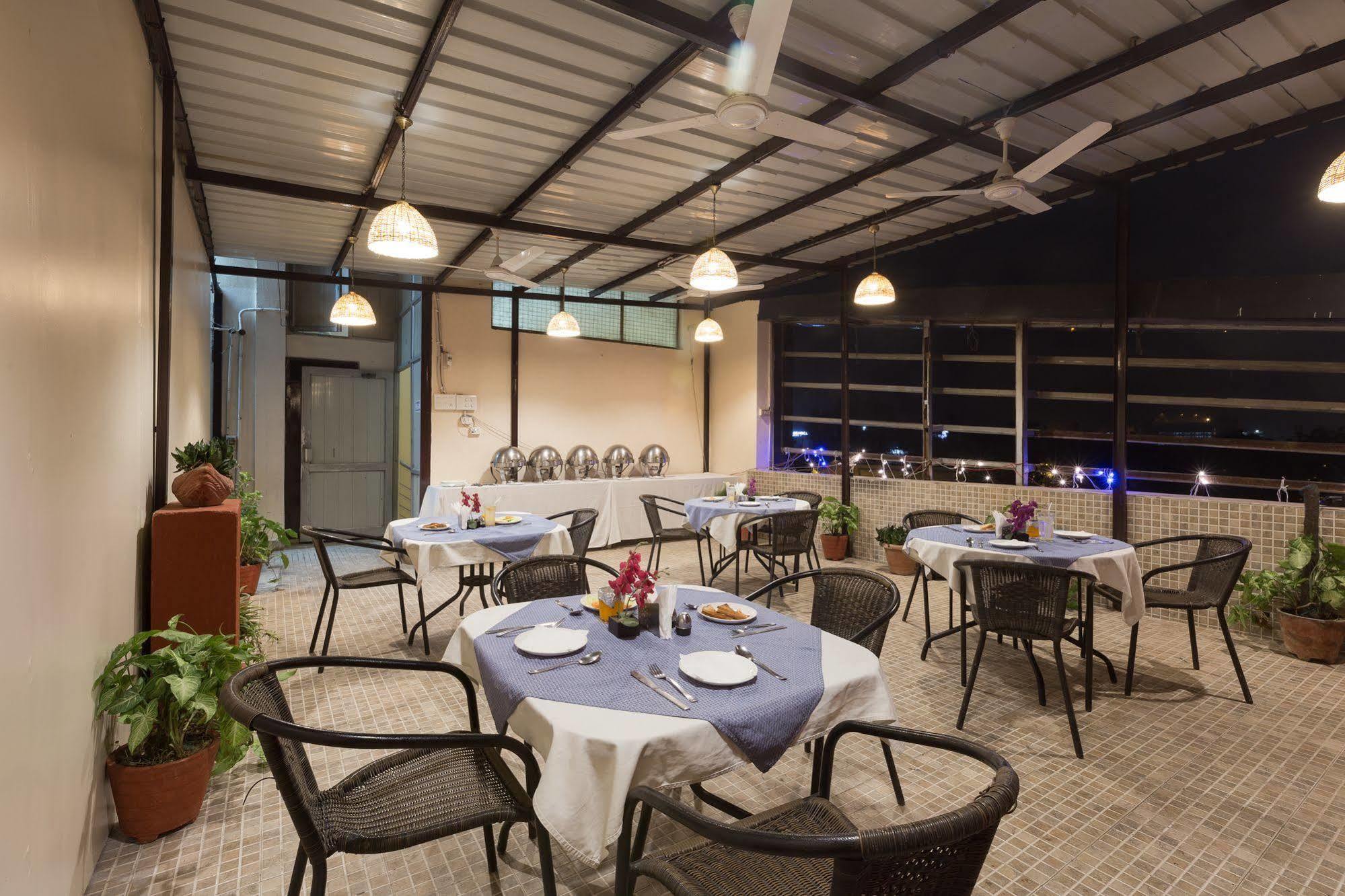 Hotel Kingston Park - Karol Bagh Delhi Exterior photo